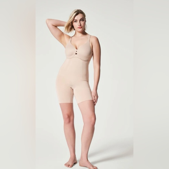 SPANX OnCore Sculpting High-Waisted Mid-Thigh Short - Picture 2 of 8